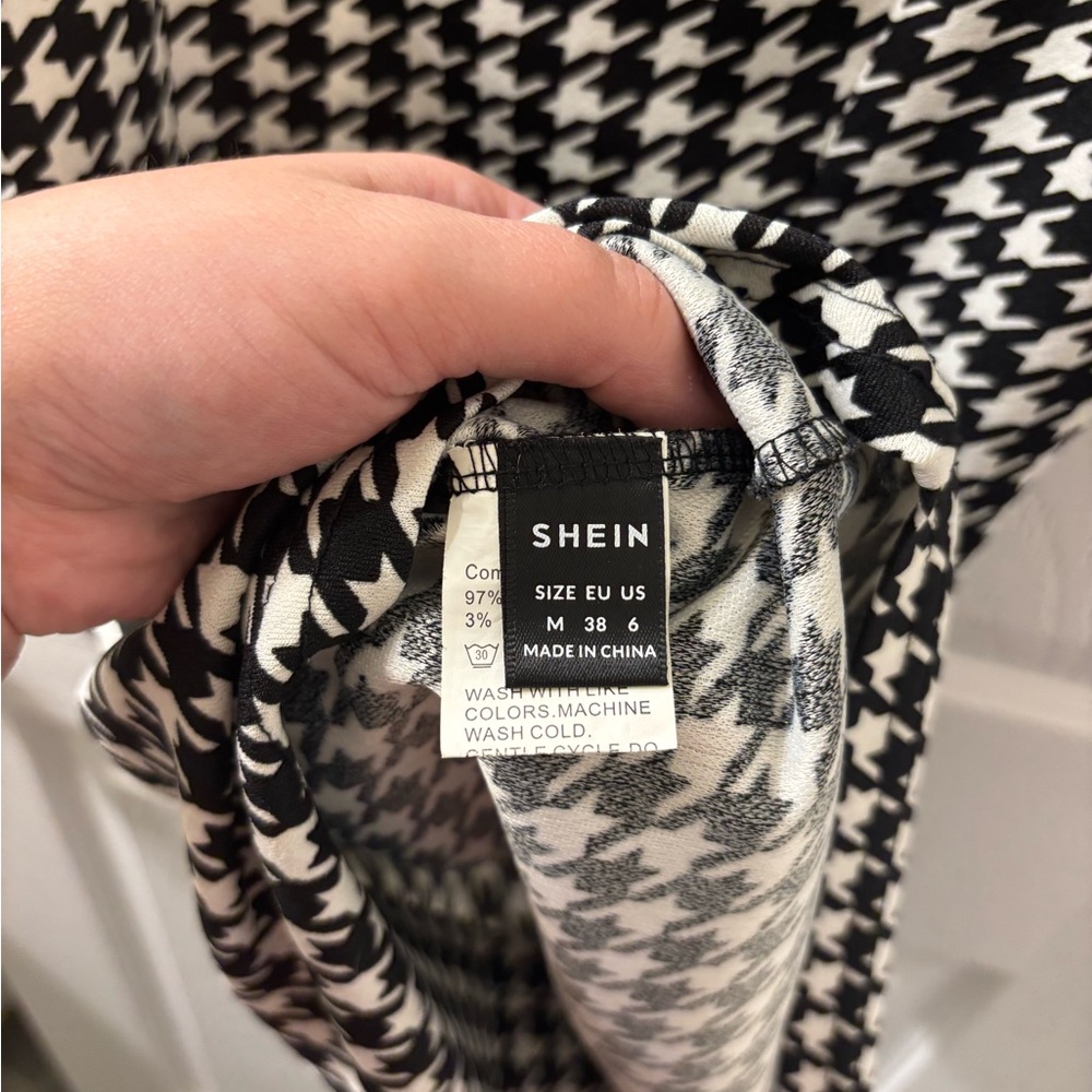Black and White Houndstooth Long Sleeve Dress - Picture 5 of 5